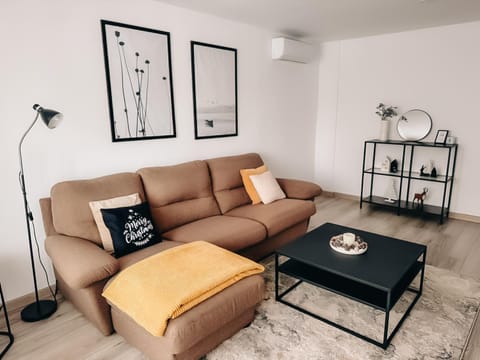 Communal lounge/ TV room, Living room, Seating area, air conditioner