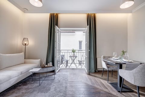 View (from property/room), Balcony/Terrace, Seating area, Dining area