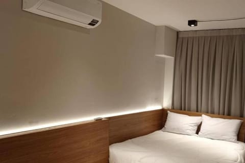 Bed, Bedroom, air conditioner