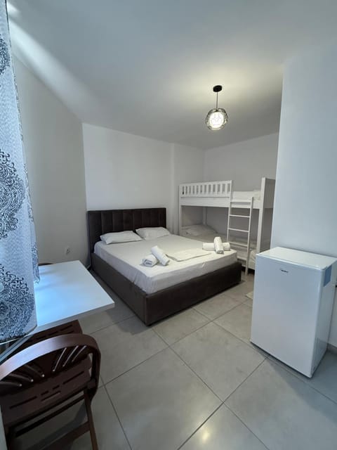 Guest House Kloen Bed and Breakfast in Vlorë