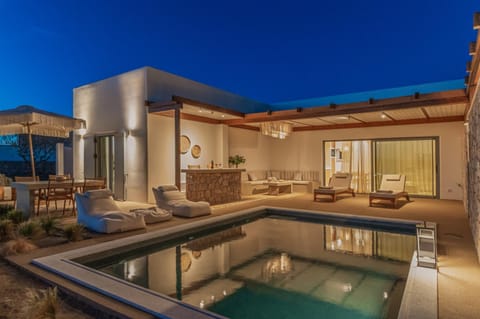 Patio, Dining area, Pool view