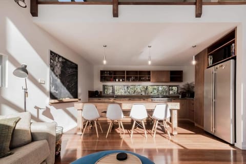 Mr Wooden Box Bush Retreat 5 minutes from the CBD House in Tasmania