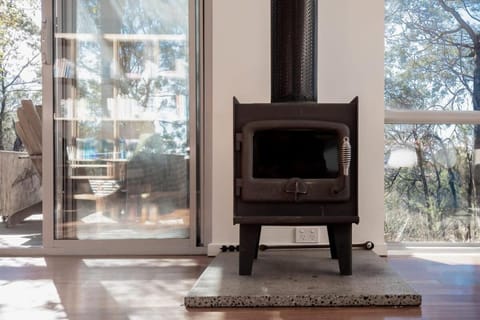 Mr Wooden Box Bush Retreat 5 minutes from the CBD House in Tasmania