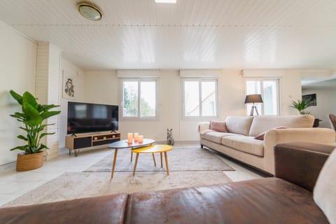 Le Gué Sourdeau: 150m² 5 min from Futuroscope Apartment in Centre-Val de Loire