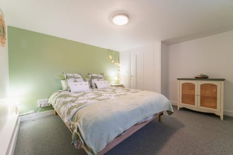 Le Gué Sourdeau: 150m² 5 min from Futuroscope Apartment in Centre-Val de Loire