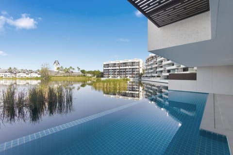Property building, Day, Pool view, Swimming pool
