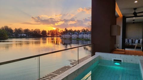 Natural landscape, Hot Tub, Balcony/Terrace, Lake view, Swimming pool, Sunset