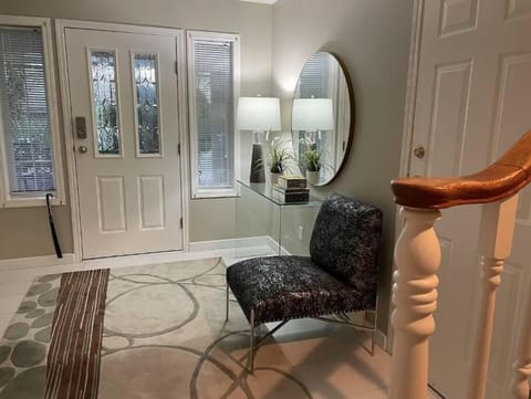 Monthly Furnished Bright Beautiful 3bedroom Suite Apartment in Oak Bay