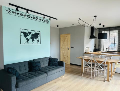 Kitchen or kitchenette, Living room, Seating area, Dining area