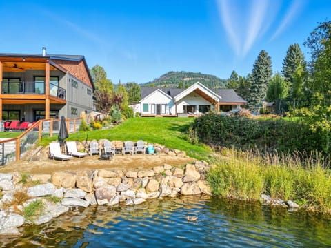 Property building, Natural landscape, Beach, Lake view