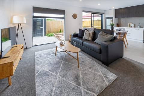 Garden, TV and multimedia, View (from property/room), Kitchen or kitchenette, Living room, Photo of the whole room, Decorative detail, Seating area, Dining area, Garden view