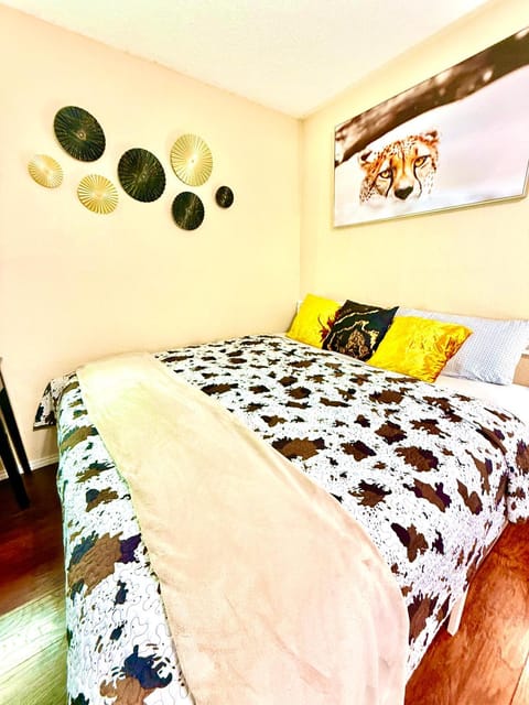 Near AT&T Stadium, UTA, Globe Life, Six Flags, DFW Airport, American Airlines Center with Games and Crib House in Arlington