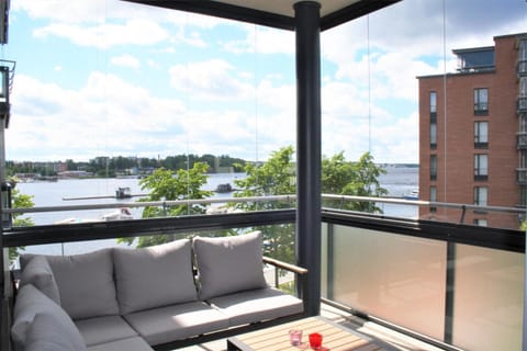 View (from property/room), Balcony/Terrace, Lake view