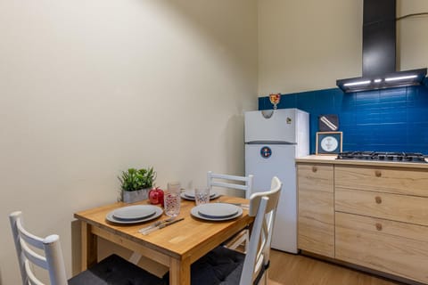 Kitchen or kitchenette, Dining area, minibar, stove, kitchen