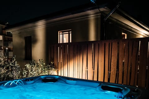 Night, Hot Tub, Spa and wellness centre/facilities, Pool view, Swimming pool, Open Air Bath