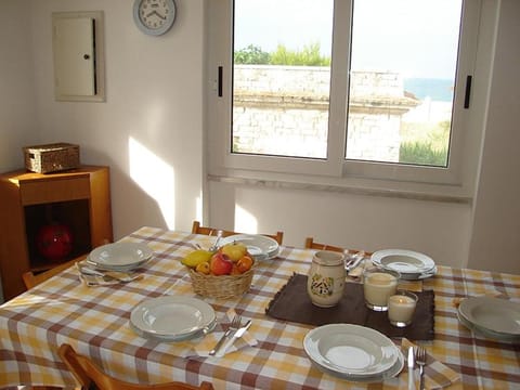 Food and drinks, Dining area, Food, Drinks