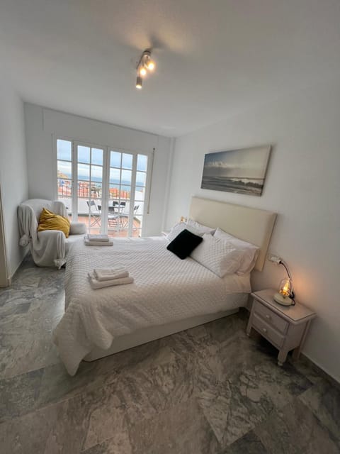 Bed, Photo of the whole room, Bedroom, Sea view, towels