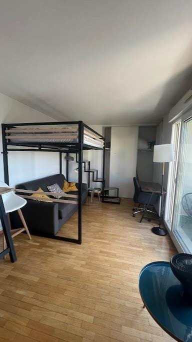 Beau studio spacieux et calme dans résidence de standing Apartment in Paris