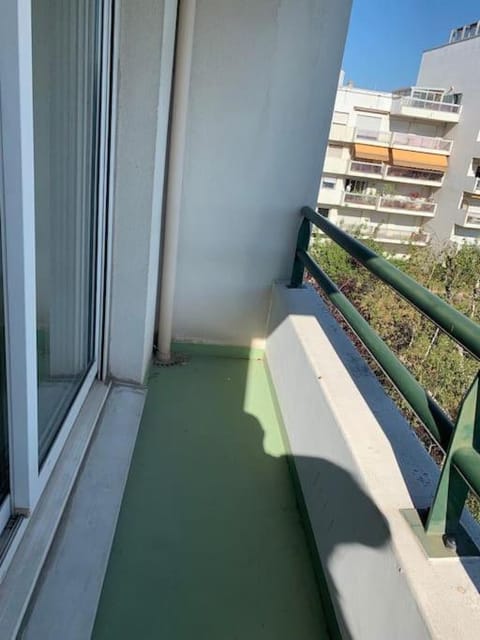 Beau studio spacieux et calme dans résidence de standing Apartment in Paris