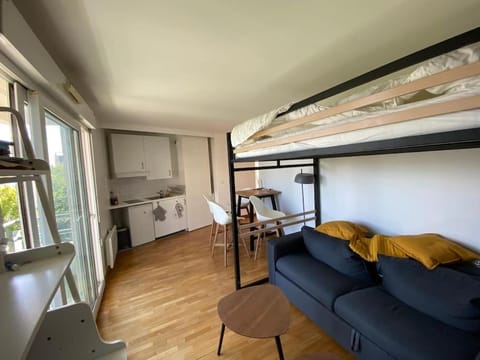 Beau studio spacieux et calme dans résidence de standing Apartment in Paris