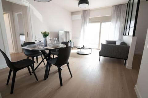 TV and multimedia, Living room, Seating area, Dining area