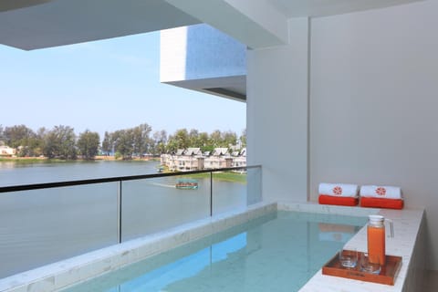 Day, View (from property/room), Balcony/Terrace, Balcony/Terrace, Lake view, Sea view, Swimming pool