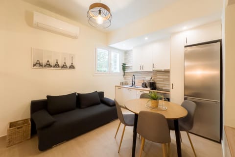Kitchen or kitchenette, Photo of the whole room, Seating area, Dining area
