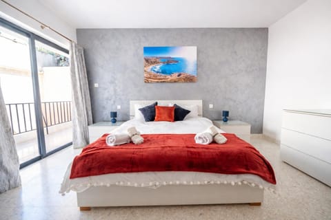 Restaurant/places to eat, Bed, Photo of the whole room, Bedroom, hair dryier, internet, internet, towels, wardrobe, air conditioner, air conditioner