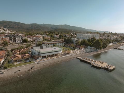 Property building, Off site, Day, Natural landscape, Bird's eye view, Beach, Sea view, Location