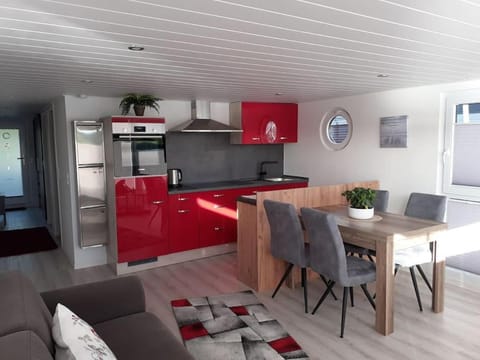 Kitchen or kitchenette, Living room, Seating area, Dining area, pet friendly, stove