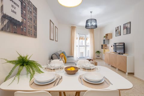 TV and multimedia, Living room, Seating area, Dining area