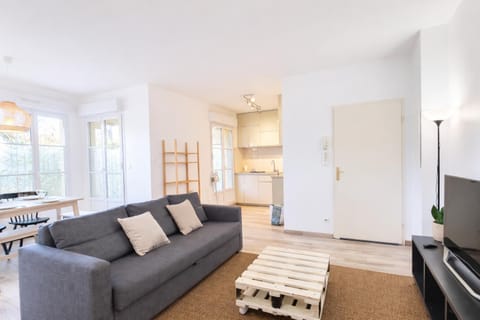 Communal lounge/ TV room, TV and multimedia, Kitchen or kitchenette, Dining area