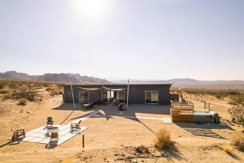 Luxury Joshua Tree Home With Hot Tub & views House in Southern California