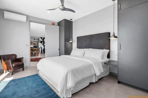 Luxury Joshua Tree Home With Hot Tub & views House in Southern California