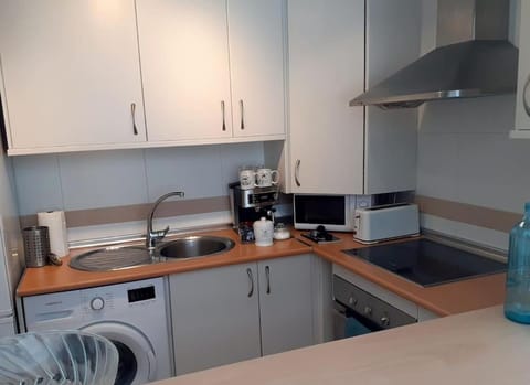 APARTAMENTO EN FUENGIROLA CON PARKING Y PISCINA. Apartment in Fuengirola