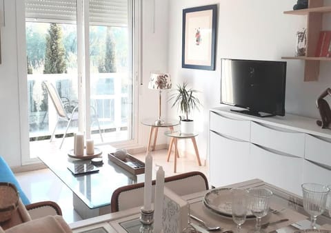 APARTAMENTO EN FUENGIROLA CON PARKING Y PISCINA. Apartment in Fuengirola