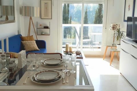 APARTAMENTO EN FUENGIROLA CON PARKING Y PISCINA. Apartment in Fuengirola