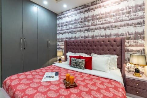 Bed, Food and drinks, Bedroom, furniture, wardrobe
