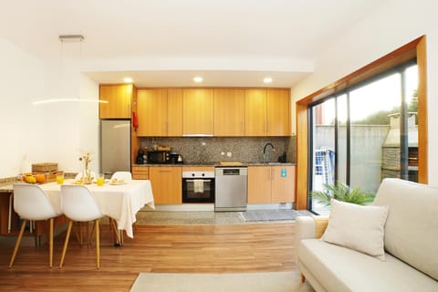 Coffee/tea facilities, Kitchen or kitchenette, Living room, Seating area, Dining area, dishwasher, minibar, pet friendly, stove, toaster