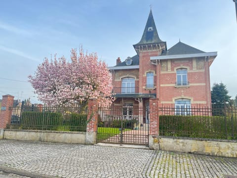 Maison de maître dans un village à la campagne Villa in Wallonia, Belgium