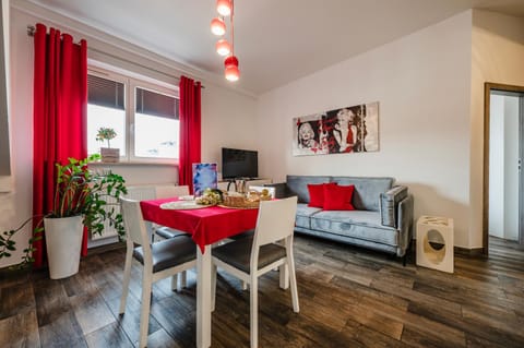 TV and multimedia, Seating area, Evening entertainment