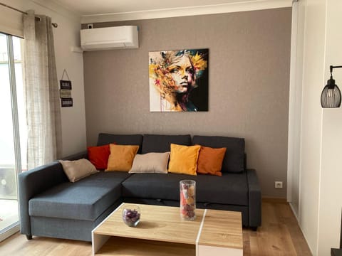 Living room, air conditioner