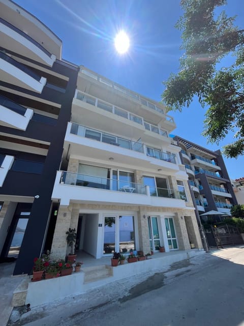 Property building, Day, Neighbourhood