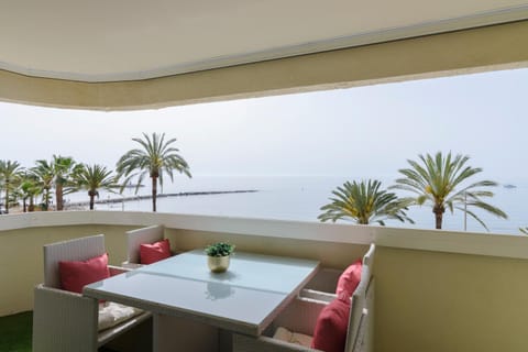 Day, Natural landscape, View (from property/room), Balcony/Terrace, Dining area, Sea view