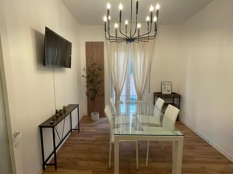 Communal lounge/ TV room, TV and multimedia, Living room, Seating area, Dining area