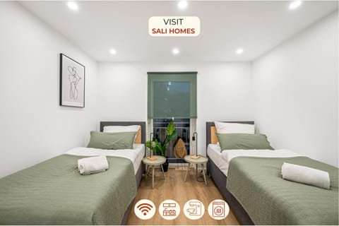 Photo of the whole room, Logo/Certificate/Sign