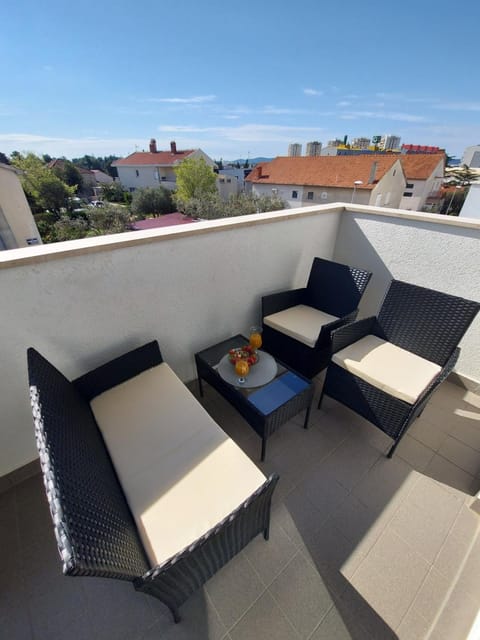 View (from property/room), Balcony/Terrace, Seating area
