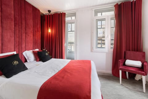 Property building, Living room, Bedroom