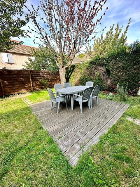Appartement calme avec jardin proche de Paris Apartment in Corbeil-Essonnes