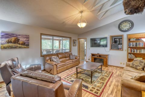 Buffalo Thunder Lodge House in Lead